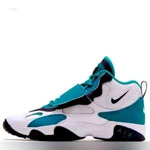 Nike Air Speed Turf Green/Black/White Boys Size 5Y